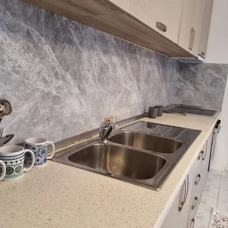 Appartement New Lovely Full Of Light Ap In Tirana